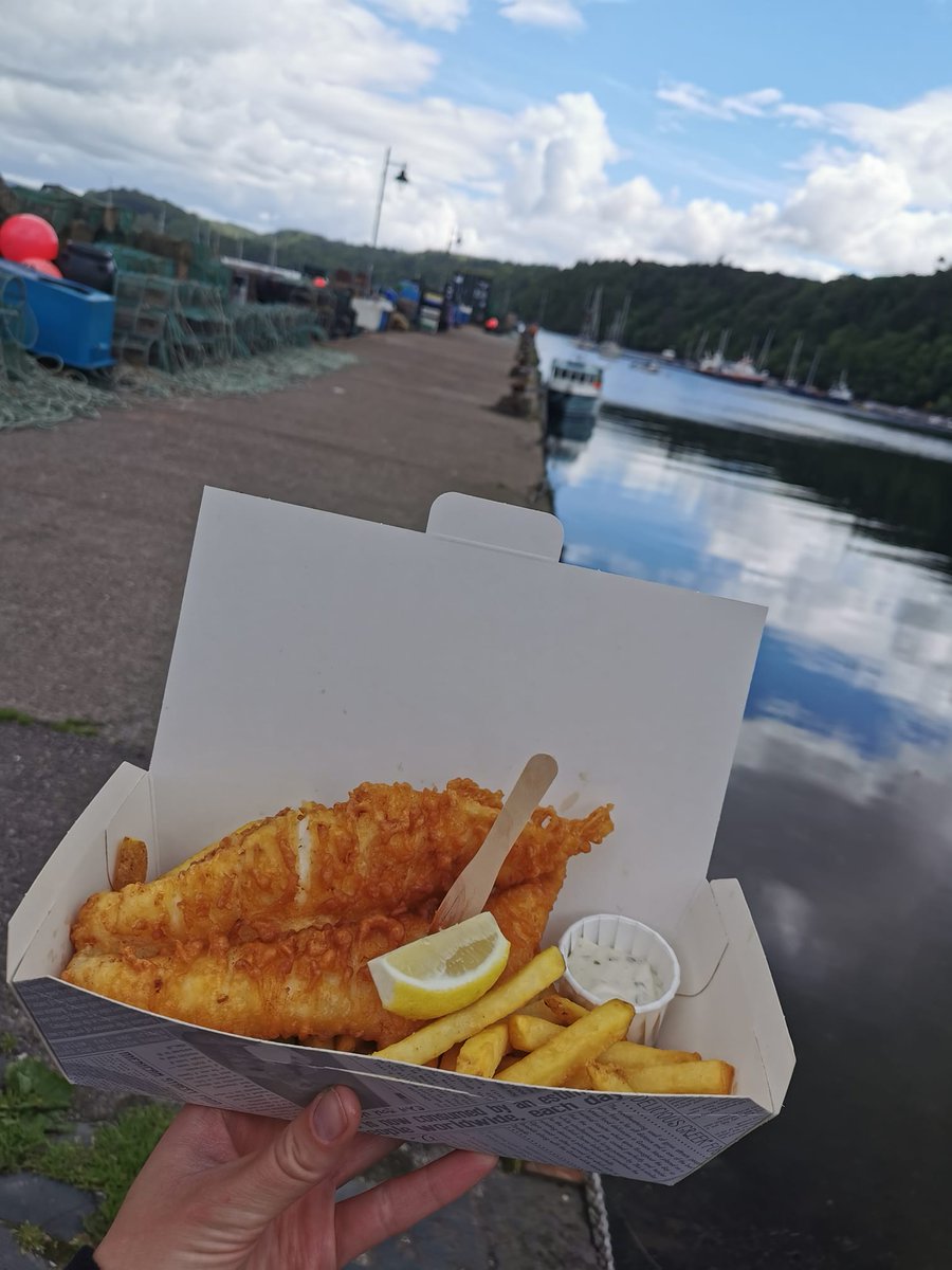 Heading to #Scotland and #Mull in particular this year? Make sure you head to the harbour in #Tobermory for some super fresh #fishandchips! Just look at that for a place to eat! You can find 'Fisherman's Pier Fish and Chips' on Facebook for more info. #hungry 🏴󠁧󠁢󠁳󠁣󠁴󠁿 Please RT :)