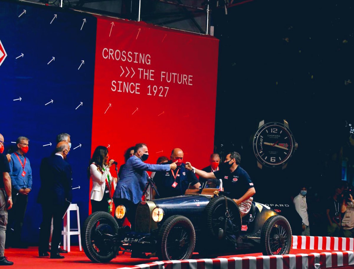 MTurismoItalia's tweet photo. Il Min.🇮🇹 @massimogara ieri a #Roma per il saluto al passaggio delle auto della #1000miglia2021. Un evento unico, tra storia e paesaggi meravigliosi. 
La corsa pi�� bella del mondo. 
Buon viaggio in Italia🇮🇹 #1000Miglia https://t.co/qNofwxkLZK