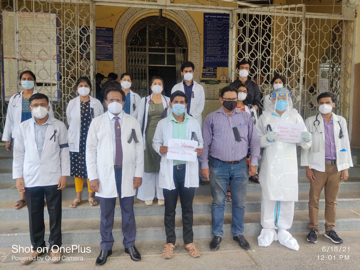 karnatakarda's tweet photo. Hands that heal should not bleed
#SaveTheSaviours 
@jdakimshubballi @imajdnnational @IMAIndiaOrg @FordaIndia @FAIMA_INDIA_ @DHFWKA @mla_sudhakar https://t.co/OaIBSQOHy5