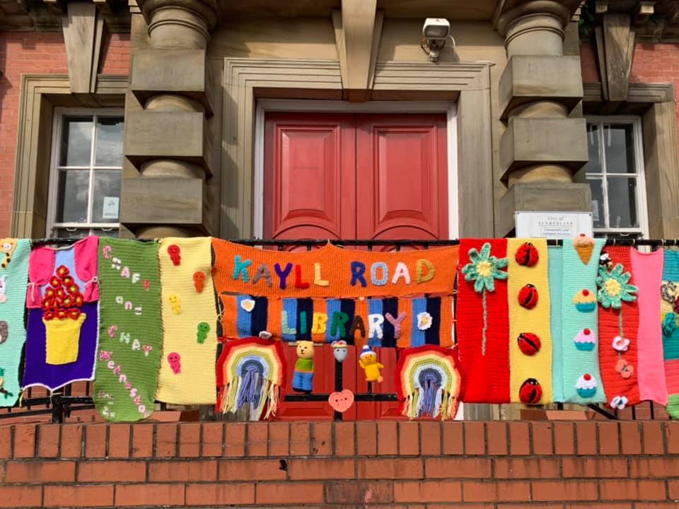 KayllRoad's tweet photo. Kayll Road Library Community Hub has been yarn bombed and it looks fantastic https://t.co/gT8RcoGBlD