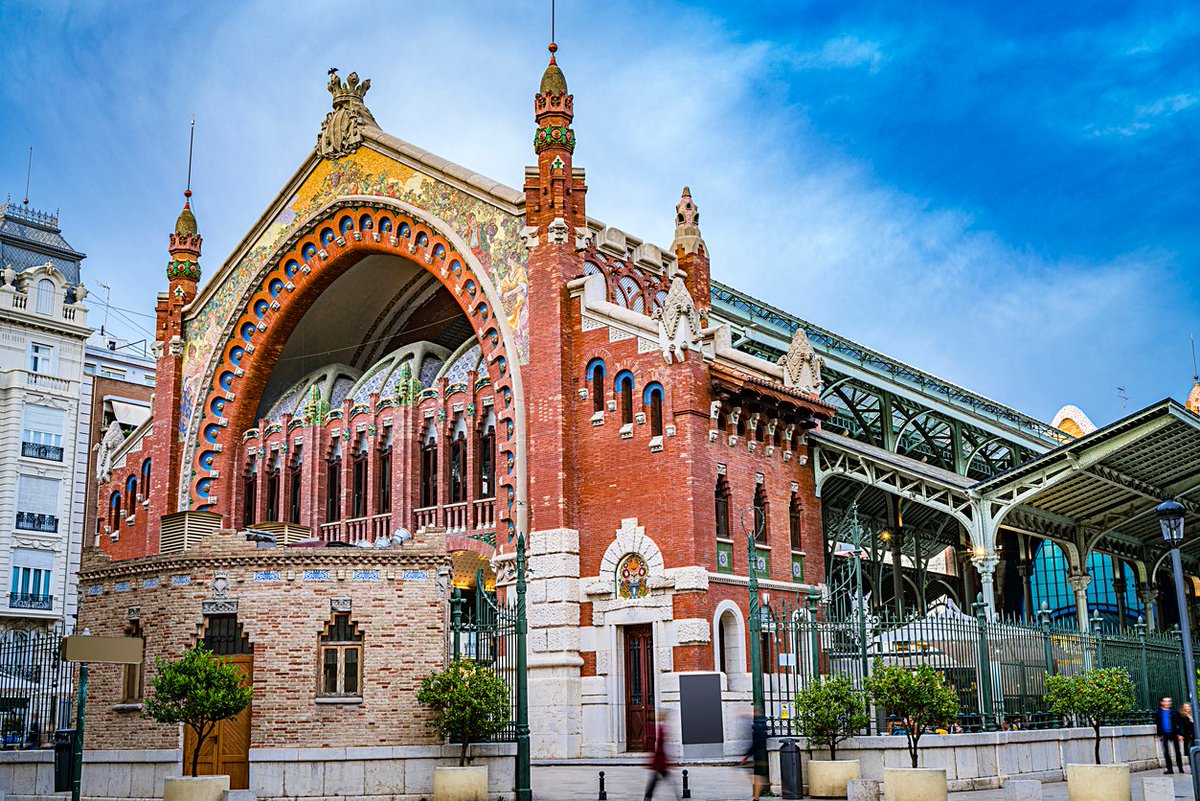 viajar's tweet photo. Es la tercera ciudad más grande de España y está bañada por las aguas del mediterráneo. Es Valencia, con Ciudad de las Artes y las Ciencias, su Mercado Central y su catedral. No encontramos un lugar mejor desde el que despedir nuestra semana. ¡Feliz finde! https://t.co/B6SYesyPHe