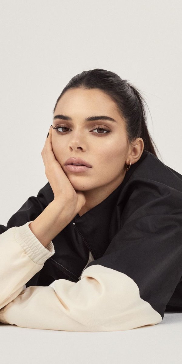 El5zamaa's tweet photo. @KendallJenner 🤦‍♀️😌🤍🤍🤍 https://t.co/yW5NtGcvUU