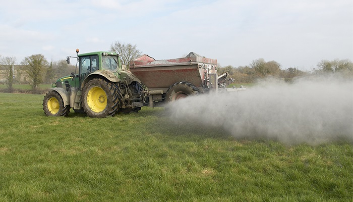 teagasc's tweet photo. Irish farmers applied lime little and often. Only 50% of the national lime requirement is applied. Lime corrects soil pH, grows more grass and improves how the soil uses Nitrogen &amp; Phosphorus fertilizers. Read here: https://t.co/grAfnhXThL @TeagascBeef #TeagascGreenAcres https://t.co/J4e58Tr0WY