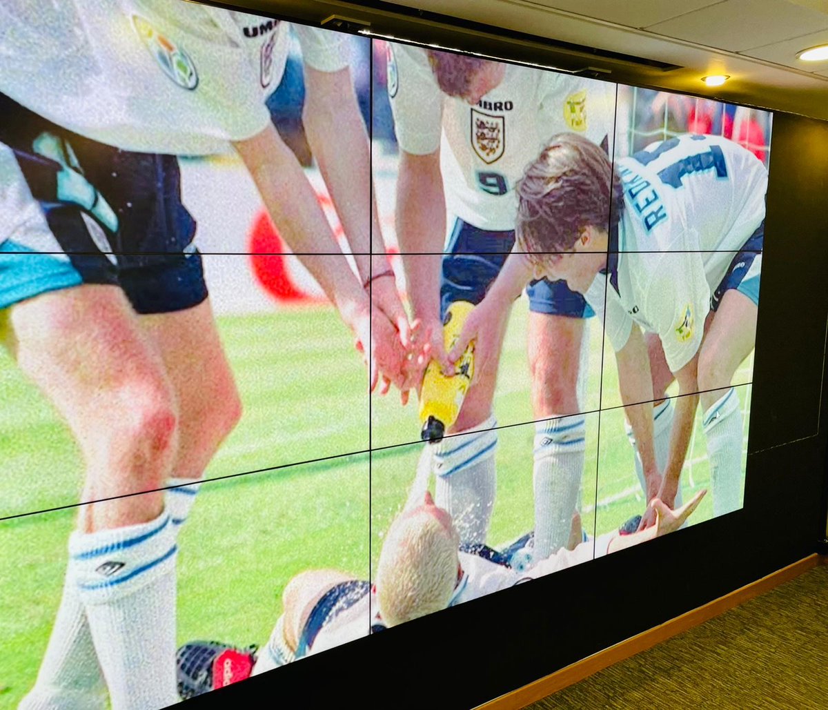 rocheav73's tweet photo. What better way to test out a video wall today than with some iconic moments from the historic #ENGvSCO match at #Euro96... Enjoy the match tonight everyone!
#OnsiteInsight #AVtweeps #VideoWall https://t.co/UyWYYi22eI