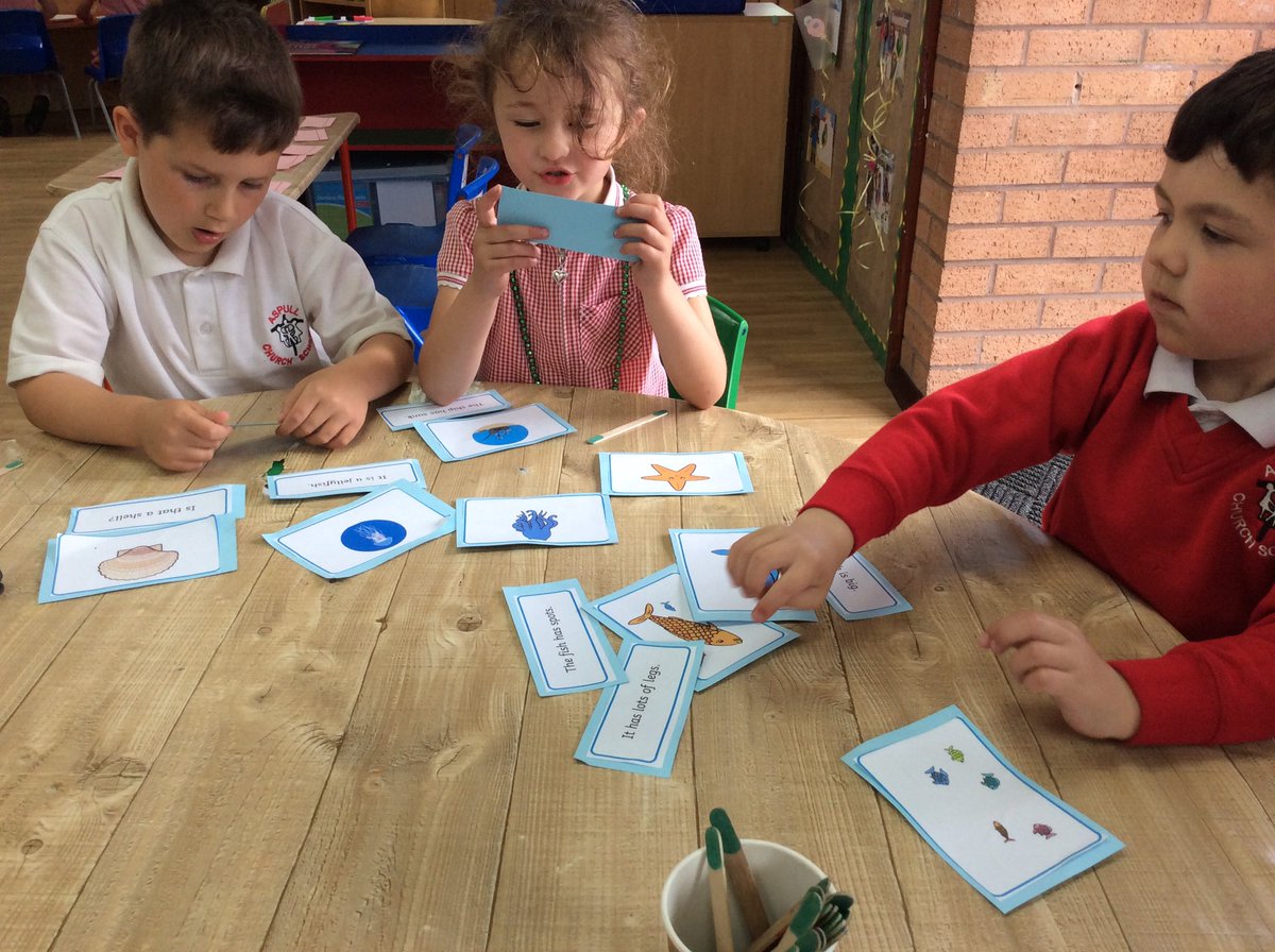 ClassRAspull's tweet image. Super reading skills for our rainbow challenge 📚#acpseyfs #eyfsreading #underthesea