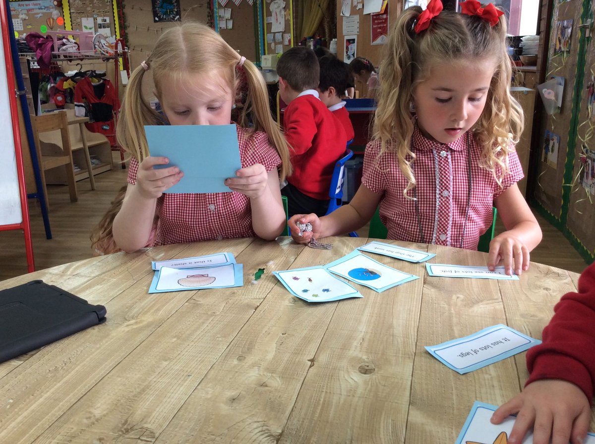 ClassRAspull's tweet image. Super reading skills for our rainbow challenge 📚#acpseyfs #eyfsreading #underthesea