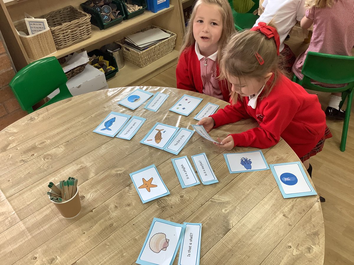 ClassRAspull's tweet image. Super reading skills for our rainbow challenge 📚#acpseyfs #eyfsreading #underthesea