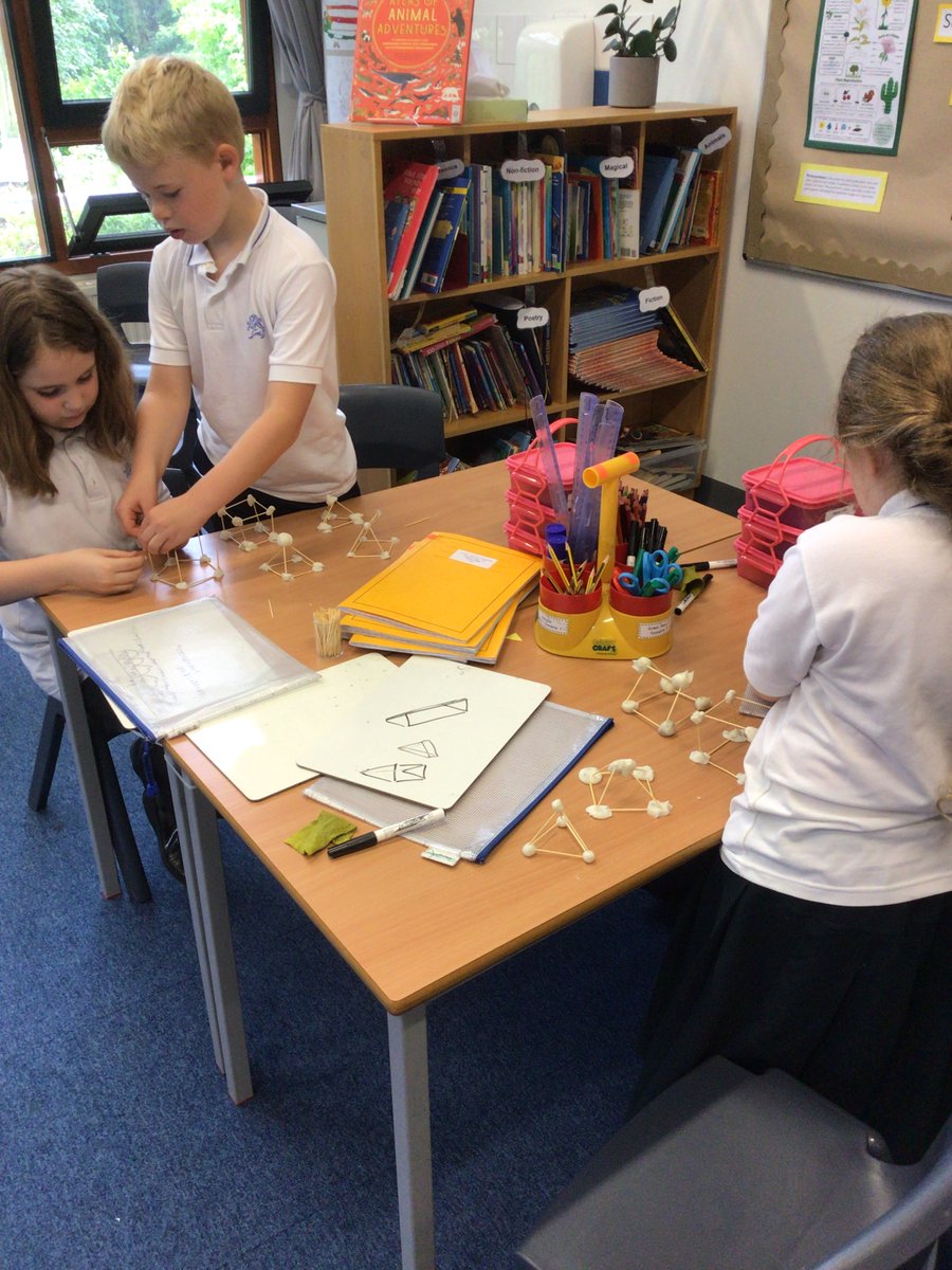 BSNJSV's tweet image. #JSVY3 exploring the properties of 3D shapes. How many edges, vertices and faces do they have?