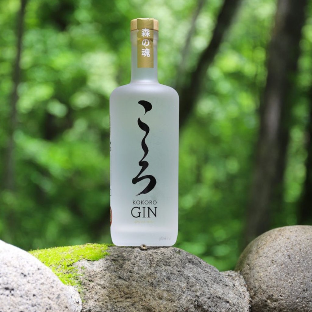 Juniper, lemon peel, sweet orange, almond, angelica root, liquorice, savoury and coriander seeds. These are the unsung heroes of our story; the delicate botanicals that enrich and enhance the experience along with the famous Sansho Berries.