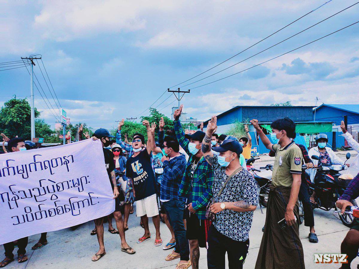 Anti Coup strike staged by Mandalay’s jewelry traders despite the tight security forces. #WhatsHappeningInMyanmar  #June18Coup