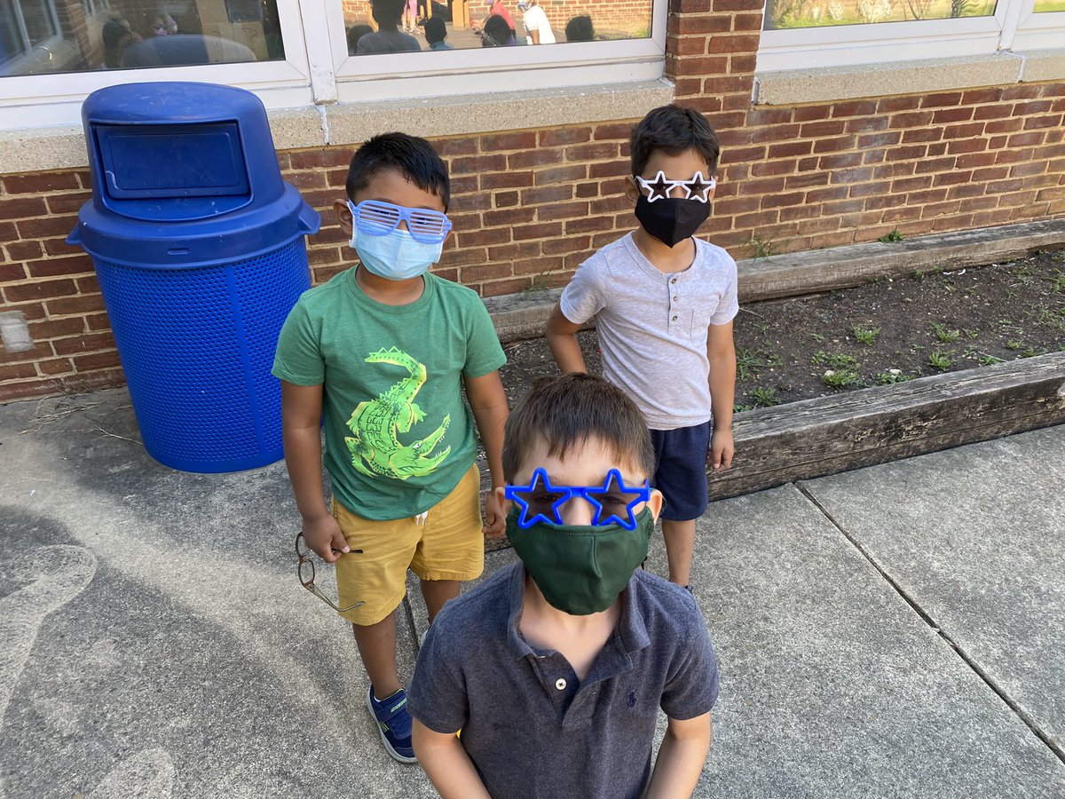 We’re celebrating our last day of school in style! Sun glasses, talent show and class superlatives! @KWBStansel #kwbpride <a href="/BarrettAPS/">KWBarrett Elementary</a>