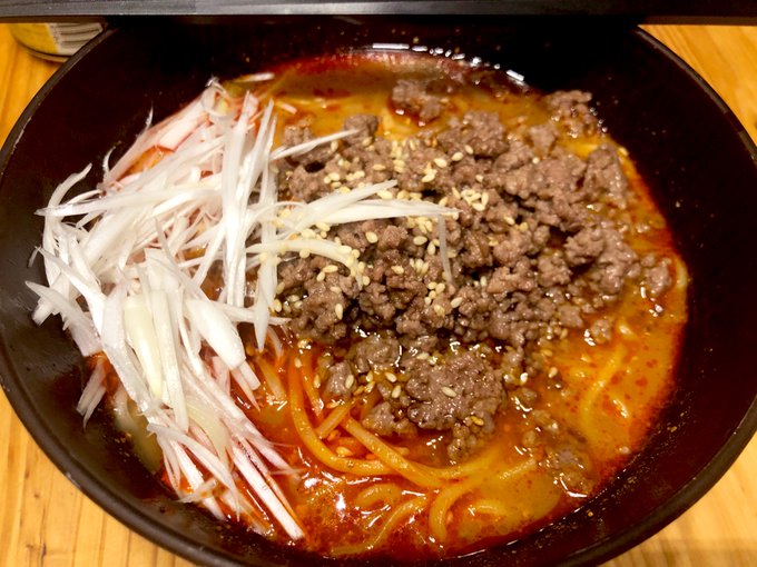 夫くんが袋麺を全力でグレードアップさせてきた(めっちゃ辛い 