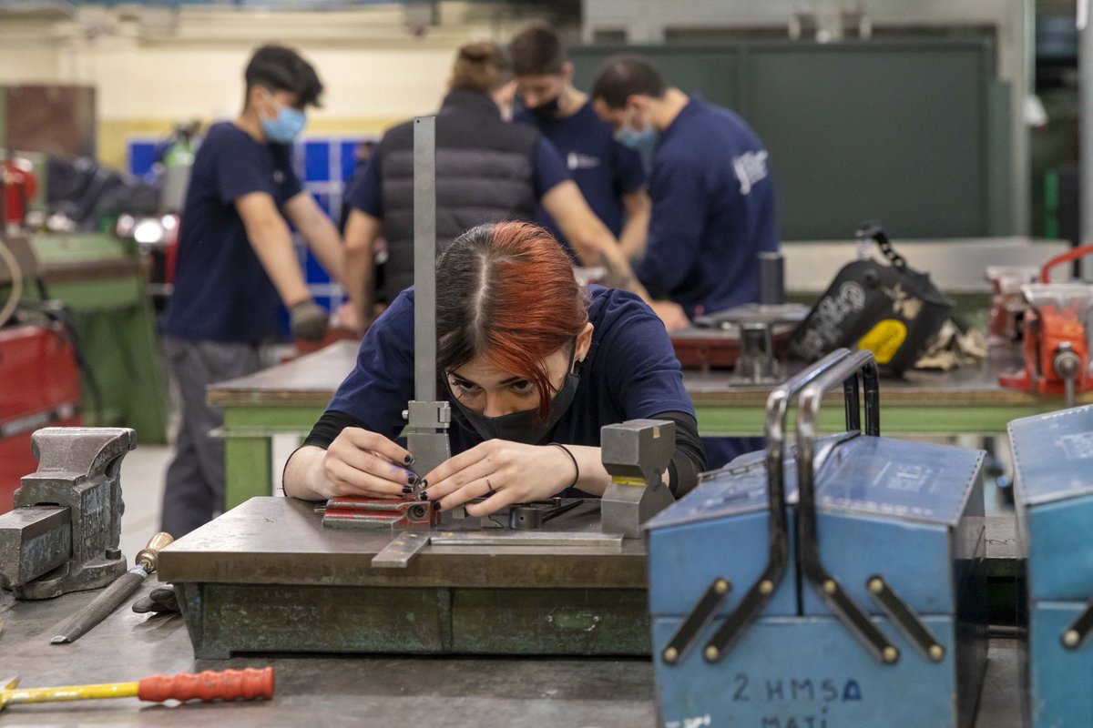 🧰 L'1 i el 2 de juliol organitzem les primeres Jornades #OrientaFP 👩‍🔧🧑‍🍳

💭 Reflexionarem sobre els rols canviants del professorat davant els diversos escenaris de transformacions de la #FormacióProfessional 🧑‍🏭👩‍🔬

✍️ Inscripcions obertes aquí 👇
🔗 xtec.gencat.cat/ca/agenda/Insc…