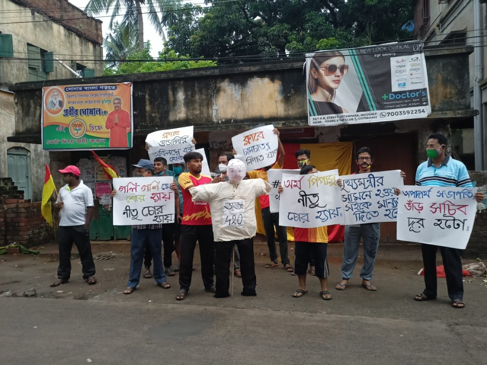 EBRPFC's tweet photo. EBRP Exclusive : Nitu Sarkar asked the executive committee members of East Bengal Club to contribute in order to accumulate funds to clear off the dues and remove the transfer ban as the outstanding liabilities are upon the club. Till now none of the officials have contributed. https://t.co/0tVgqqHH8F