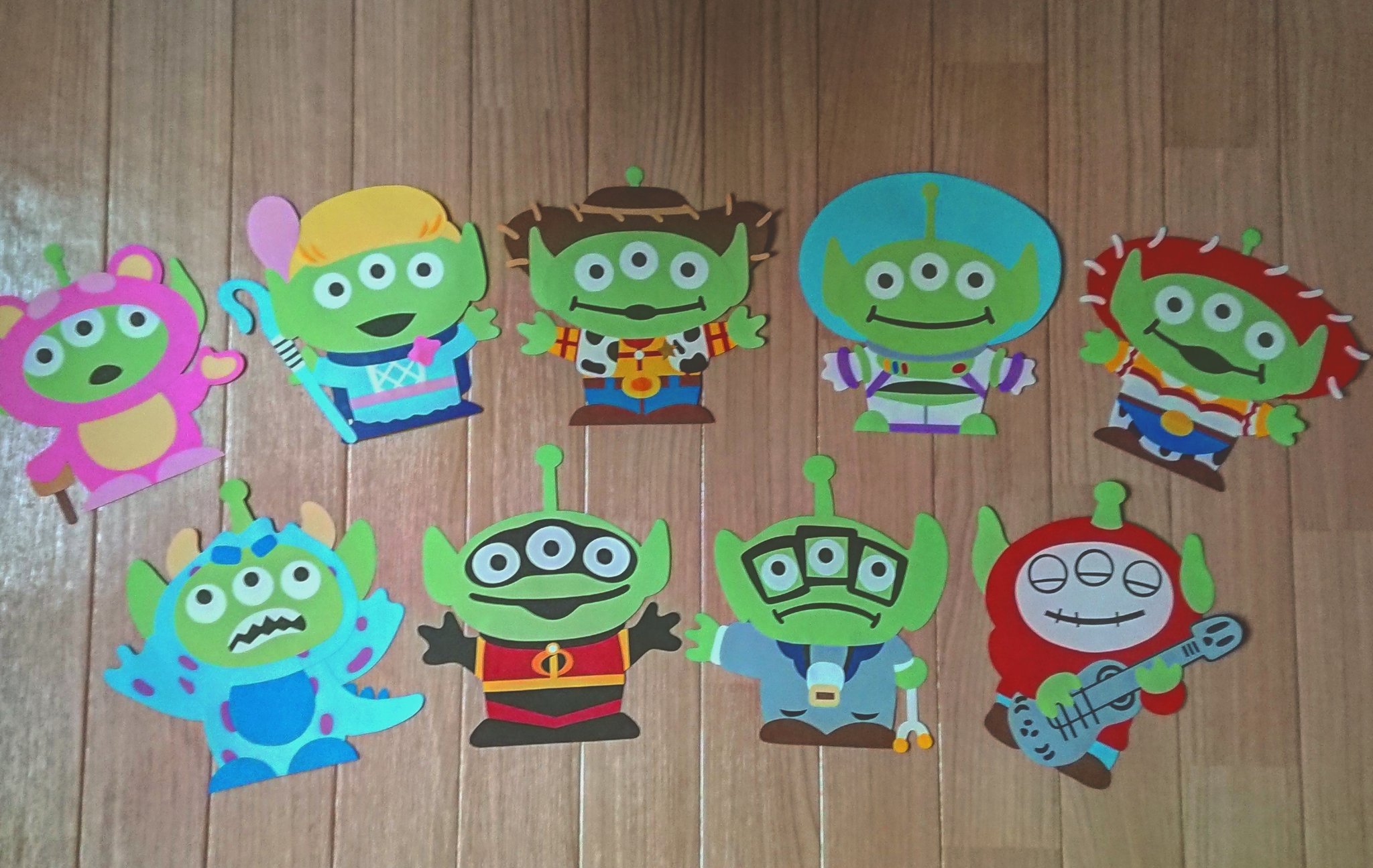 壁面母ちゃん みんなはどれが好き 母さんのイチオシは ミゲルかなぁ 子供とリメンバーミーを30回以上見た 映画館でも見たよ 何回見ても 最後のママココと歌うシーンは子供と共に号泣してる ディズニー リメンバーミー