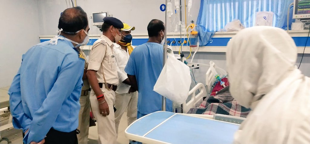 pushkarmishra09's tweet photo. धन्यवाद 
जिलाधिकारी राहुल सर 🙏
सिर्फ 1 कॉल और 10 मिनट में DSP SIR 
INSPECTOR SIR और पूरे पूर्णिया सदर के दल बल के साथ आ जाना।
औरमामले को बड़ी सूझ बूझ से पेशेंट तबरेज आलम को डिस्चार्ज करवाकर अच्छेइलाज के लिए पटना रेफेर करना 
आपके सहयोग के बिना संभव नही था 
@dmpurnea
@rahulias6🙏 https://t.co/0P3OORo7U3