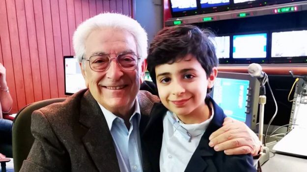GDS_it's tweet photo. Antonio, il #puparo palermitano #speaker in una radio: la mia intervista al #regista #MicheleGuardì https://t.co/ospwt4n7un https://t.co/f9ylcbqyk3