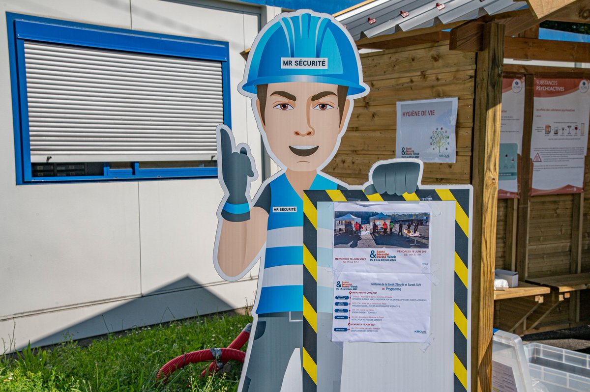 Versailles_IDFM's tweet photo. #SafeWithKeolis
Fin de la #safety week où nos salariés @PhebusKeolis ont pu être sensibilisés lors de nos stands de prévention alcool/drogues, risques routiers et ergonomie poste de conduite. 🧯🚫🍷🧑🔧👩✈️
Merci à eux de s'être prêtés au jeu!👏
#sécurité ©pascalmendezphotographe https://t.co/JZlxuqbt8z