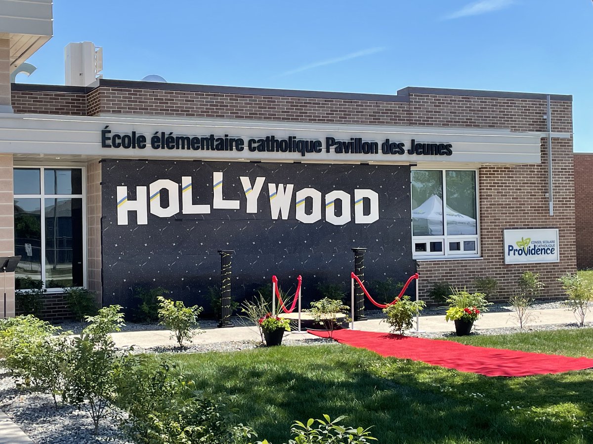 C'était un immense plaisir pour nous d'honorer nos finissants et finissantes hier soir pour la remise des diplômes! Merci d'avoir choisi une éducation française catholique! Nos étoiles deviennent maintenant des aigles. <a href="/ESCLESSOR/">École secondaire catholique l'Essor</a> <a href="/CscProvidence/">Csc Providence</a> <a href="/JPGagnier/">J</a> <a href="/sansnath/">Nathalie Sanson</a>