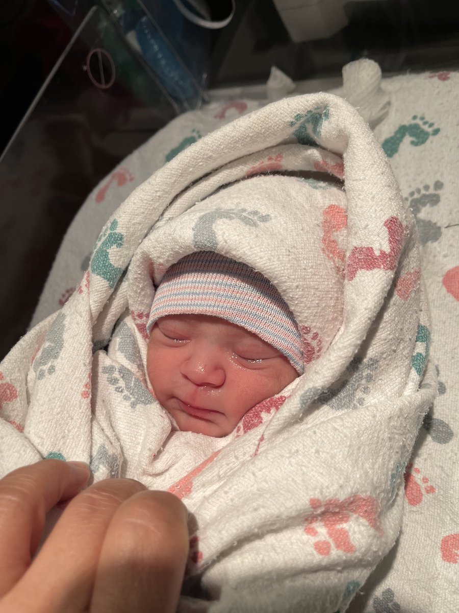 LopezB_Maria's tweet photo. 16 hrs of labor &amp; 5 pushes later ..
My precious angel is finally here .
Adrian Isaac Fernandez 
June 17 1:59 pm 5lbs 12oz 18in long 🤍 https://t.co/HmwMdmMyGH