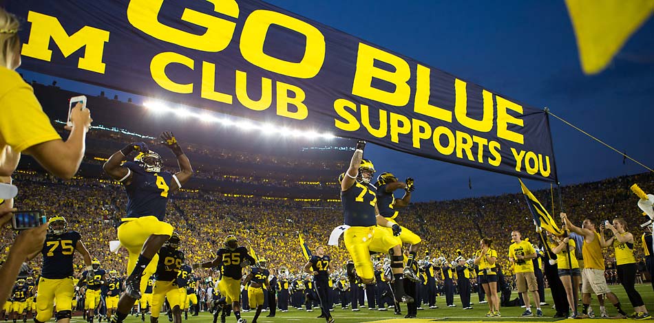 TheVOCFB's tweet photo. Is Michigan suddenly paranoid about Ohio State? 
And is that Good?

Talking #GoBlue's new approach with @justinroh92 @stadiummainpod @UMichFootball 

https://t.co/rqMjqrYoP2 https://t.co/zHDthQGUPq
