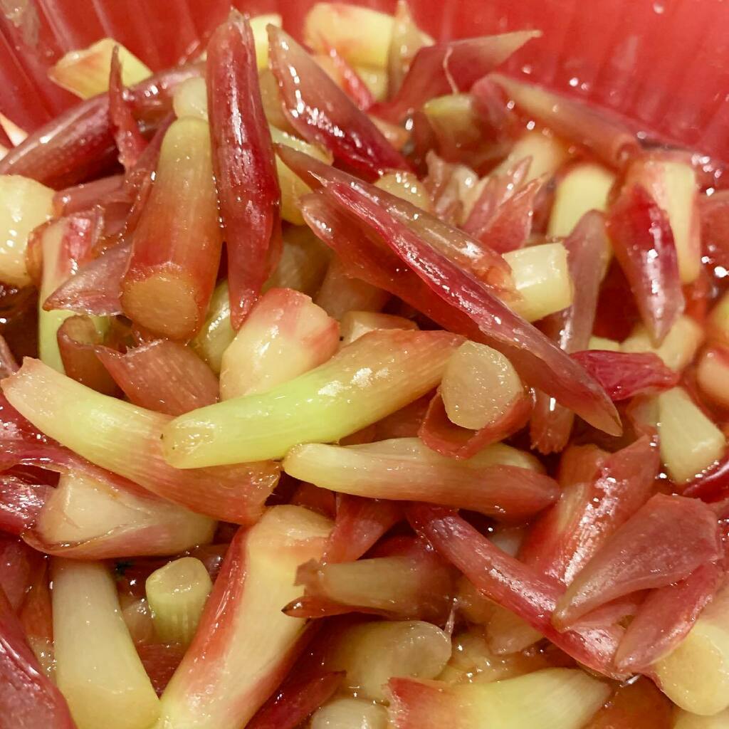 ジャスミン たっぷりある茎茗荷 昨日は茗荷チャーハンにしたけど 傷んでしまいそうなので 甘酢漬けに 茗荷 みょうが T Co Vbw8r7myic T Co Xwsgwwi1zm Twitter