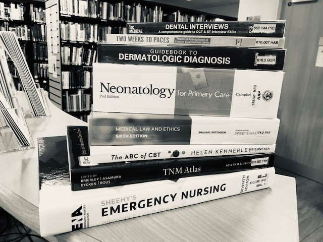 ABUHBlibraries's tweet photo. New titles processed today at the Royal Gwent Hospital Library #Newbooks #RoyalGwent https://t.co/AJRljgnSKA