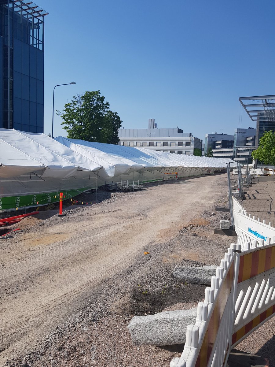 JYK_Viikki's tweet photo. Good afternoon from the #viikkicampus #Biocenter #Viikinkaari @helsinkiuni lightrail @raidejokeri construction site today https://t.co/YExUVcaFlQ