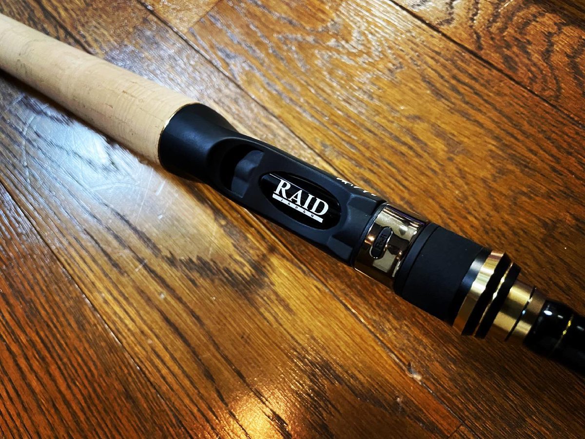 Reo レイドジャパンのニューロッド バルトロヒート2が手元に届きました グリップは短めで72のレングスだからちょっと先重りするかもって想像してましたが めっちゃ軽い ロッドを寝かせた時も キングヘビーみたいな先重りは一切ないバランスの良さ また