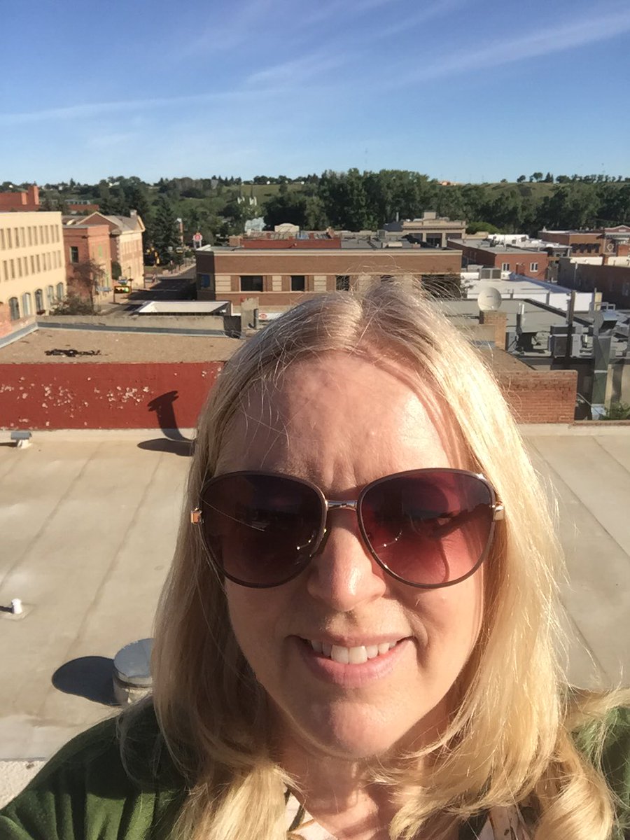 It’s a beautiful morning in Medicine Hat from the top of our one &amp; only parade. View of downtown rooftops &amp; the river valley beyond. ⁦<a href="/RussAnderson99/">RussAnderson</a>⁩ ⁦<a href="/james_hooper97/">James Hooper</a>⁩