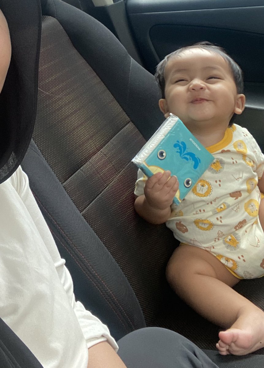 ctnajihahzamani's tweet photo. Setiap kali i selfie, anak i mesti akan senyum tengok i walaupun dia tak masuk dalam camera lagi. 😭🥺 dia cam 'yeshhh mama what a hottie hottie' 😮‍💨 https://t.co/pFqzaNmkDb