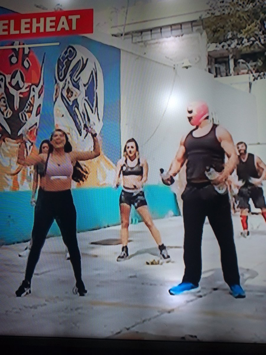 Viernes realizando mi rutina de ejercicio junto a mi hermosa <a href="/EdnaMonroy/">Edna Monroy</a> en #Teleheat muchos besos 😘