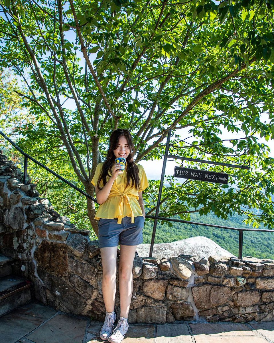 SeeRockCity's tweet photo. Lemonade &amp; Live Music on Lookout today thru Sunday! 

#SummerMusicWeekends #LookoutMountain https://t.co/mew6hf9Y3l