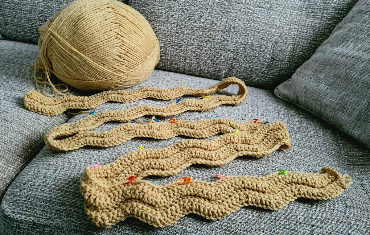 AndieGurumi's tweet photo. I've started my Ridged Ripple Stitch blanket ☺
I'm making it a beach themed blanket ⛱🌊

And it is going to be a King's size blanket.

#crochet #blanket #ripple #ripplestitch #ridgedripple #ridgedrippleblanket #ridgedripplestitch #beach #ocean #beachtheme #shadesofblue https://t.co/vvaencpFed