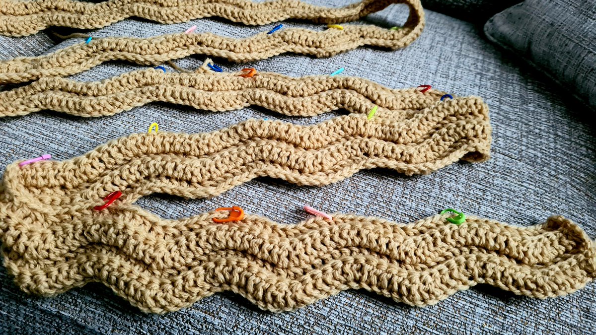 AndieGurumi's tweet photo. I've started my Ridged Ripple Stitch blanket ☺
I'm making it a beach themed blanket ⛱🌊

And it is going to be a King's size blanket.

#crochet #blanket #ripple #ripplestitch #ridgedripple #ridgedrippleblanket #ridgedripplestitch #beach #ocean #beachtheme #shadesofblue https://t.co/vvaencpFed