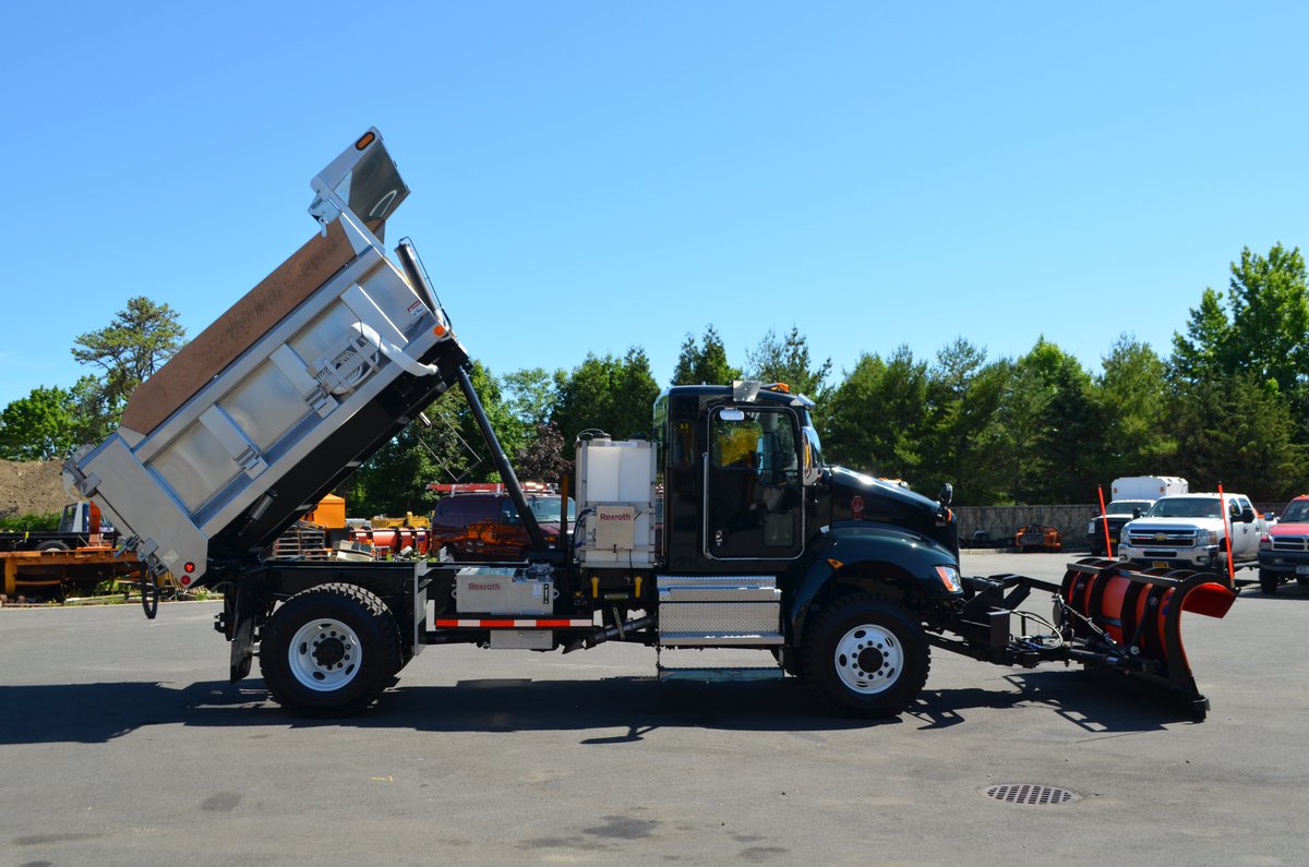 Trius_inc's tweet photo. New for the Town of North Hempstead! 

Kenworth chassis with Wausau hitch/plow &amp; Airflo Flo N Dump body! https://t.co/XcdzfZ0wqu
