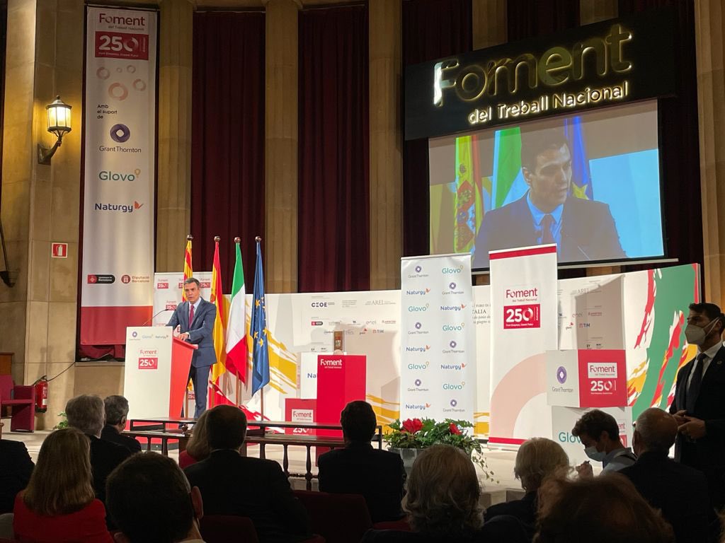 frvalles's tweet photo. Es un honor para @HK_Spain poder colaborar en la organización del 18o Foro de Diálogo España-Italia con la presencia de los presidentes @sanchezcastejon y #MarioDragui https://t.co/iiQqXFAqij