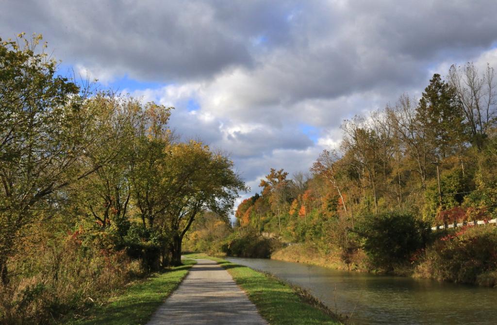 The Pacific Crest Trail, but make it East Coast. 

That 750-Mile Hiking Trail Connecting Manhattan to Canada Is Now Open: tripadv.sr/3gIg8oF