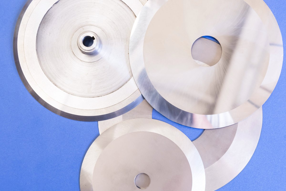 HmkLtd's tweet photo. When Tungsten is alloyed with Carbon, it not only makes the metal much easier to work with, it increases the hardness from 7.5 to 9 on the Moh's scale, placing Carbide just behind diamonds in terms of hardness. https://t.co/vgnC8qEZe5
