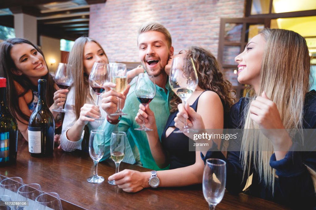 ZindsteinL's tweet image. -Comment mon père me voit quand je suis au bar

-Comment ma mère me voit quand je suis au bar 

Alors que je suis comme ça