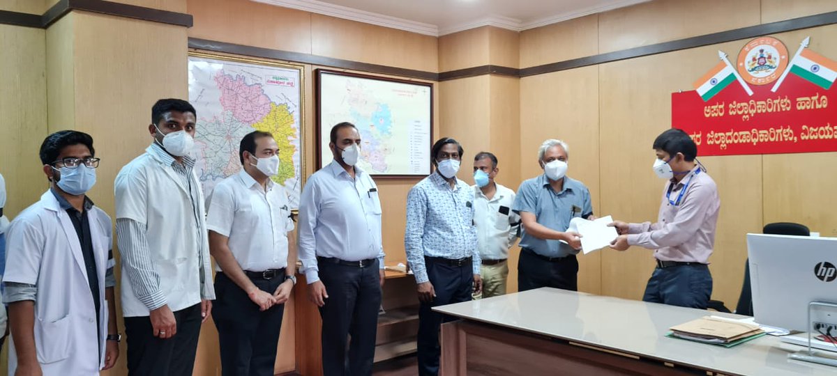 ima_msn_kar's tweet photo. Students of Al Ameen medical College submitting a memorandum to District Administration.
#SaveTheSaviours https://t.co/q1DAjFfpsL