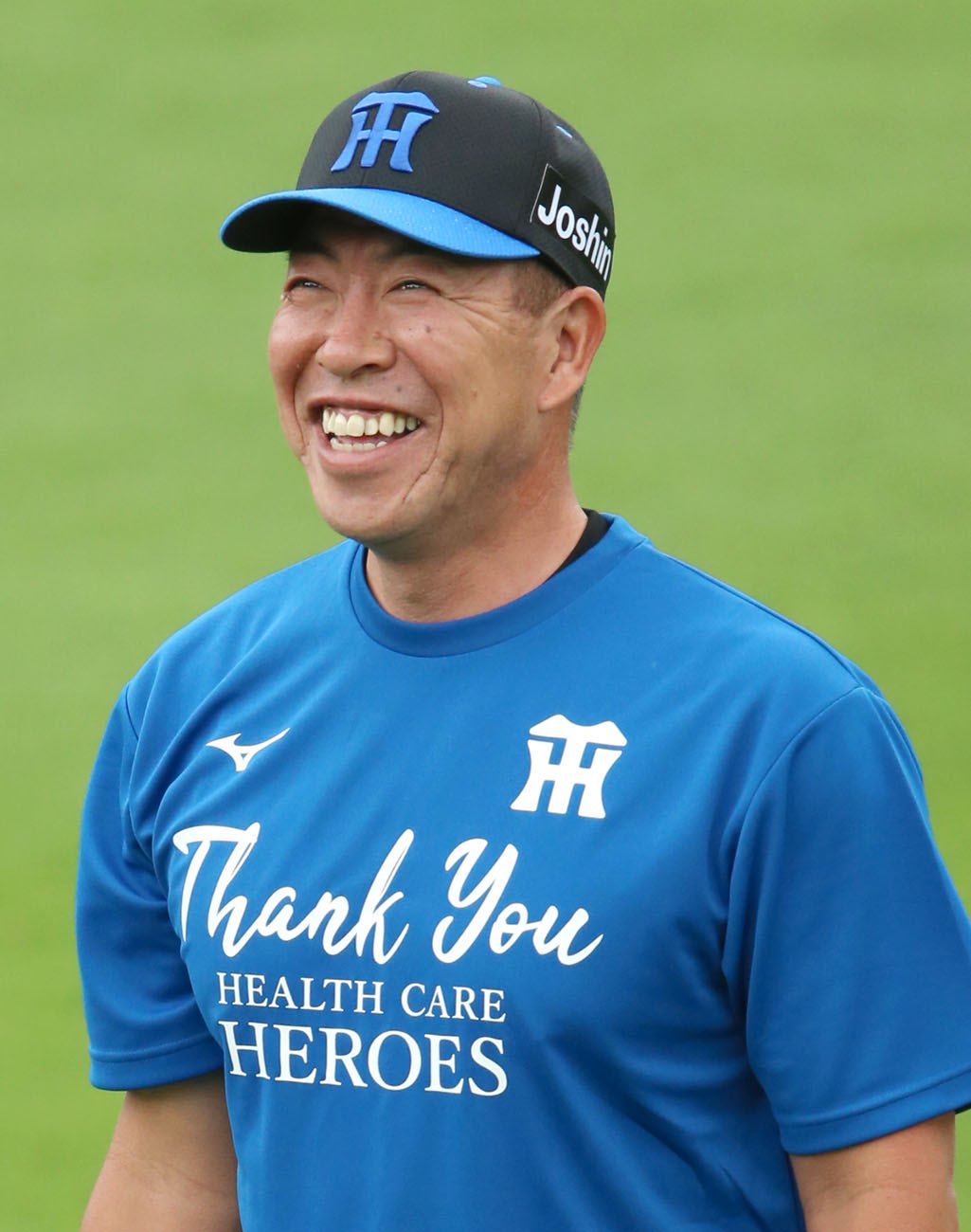 極トラ プレミアム 日刊スポーツ 本日は 医療従事者支援ナイター 試合前には青のtシャツで練習していました 本日の試合 最近のタイガース はたまたこの青キャップ Amp Tシャツについて などなど 皆様のエールやご感想をリプライ 引用rtで