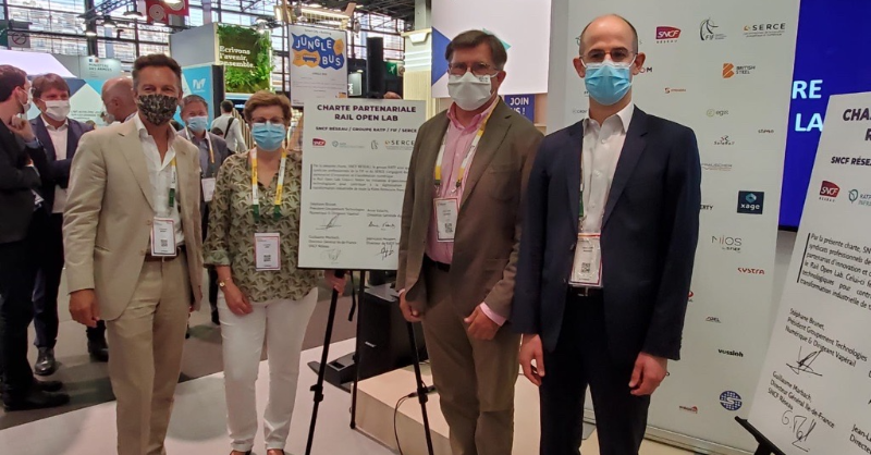SNCFReseau's tweet photo. 🆕 Signature du Rail Open Lab @Vivatech 
Un partenariat de tous les grands acteurs du ferroviaire et leurs partenaires industriels autour d'une ambition : codévelopper des solutions technologiques innovantes pour inventer le réseau ferroviaire du futur.
@RATPgroup @SERCE_France