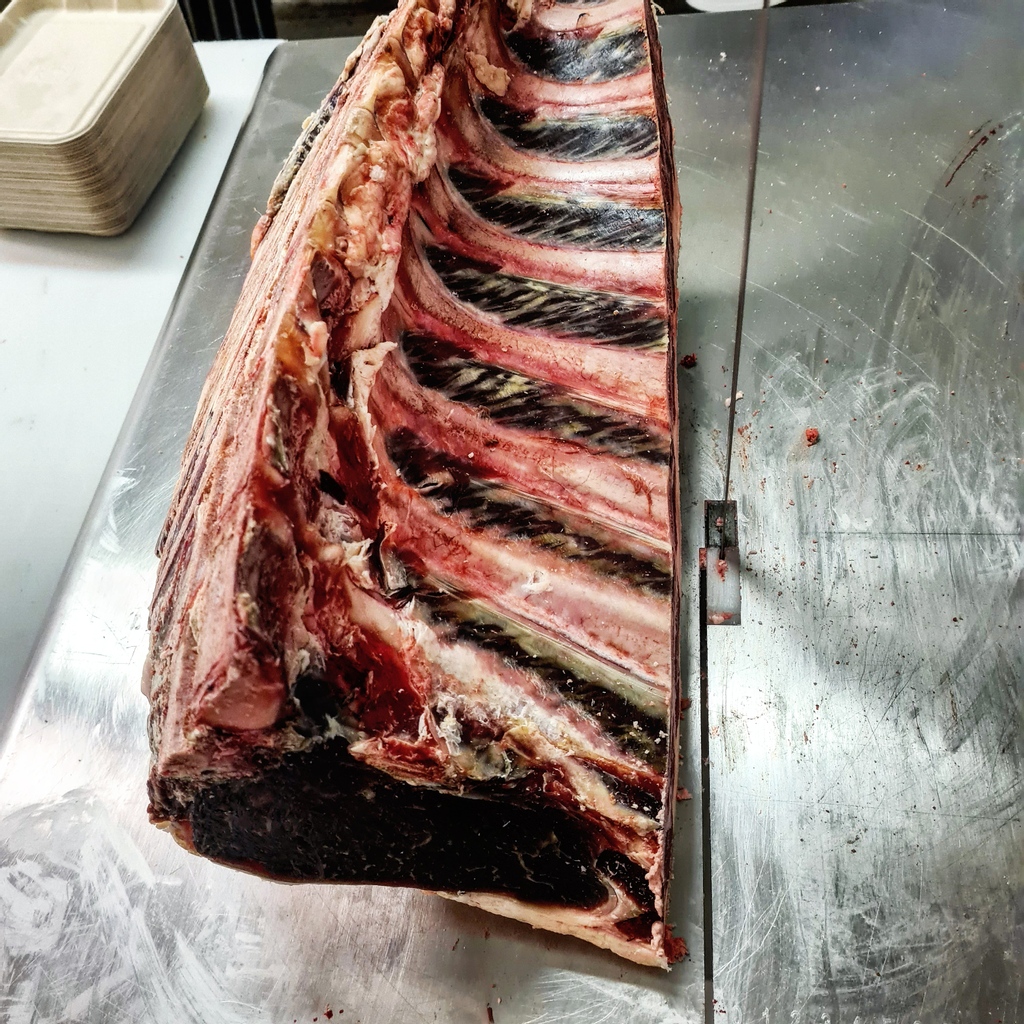 paddocktotable's tweet photo. We are truly passionate about what we do every single day! There are always challenges, but once that saw goes on... all is gone!

#grassfed #beef #tastes #better #dryagedbeef #carcass #butcher #keepthecraft https://t.co/BSK0KbpBsS