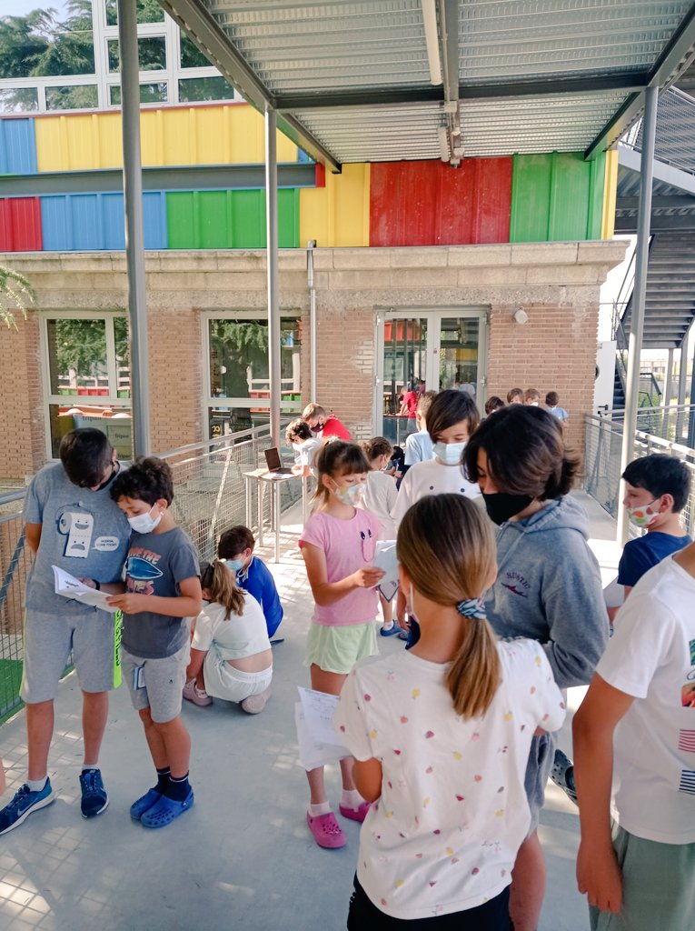 EscuelaIdeo's tweet photo. ¡Encuentro Europeo "Erasmus"! Entre 3° y 6° de #Primaria compartimos rutas y #conocimiento sobre los países estudiados. Reforzamos contenidos, fomentamos #empatía...Las actividades #internivel hacen que unos aprendan de otros. https://t.co/DyYHfiLdiW