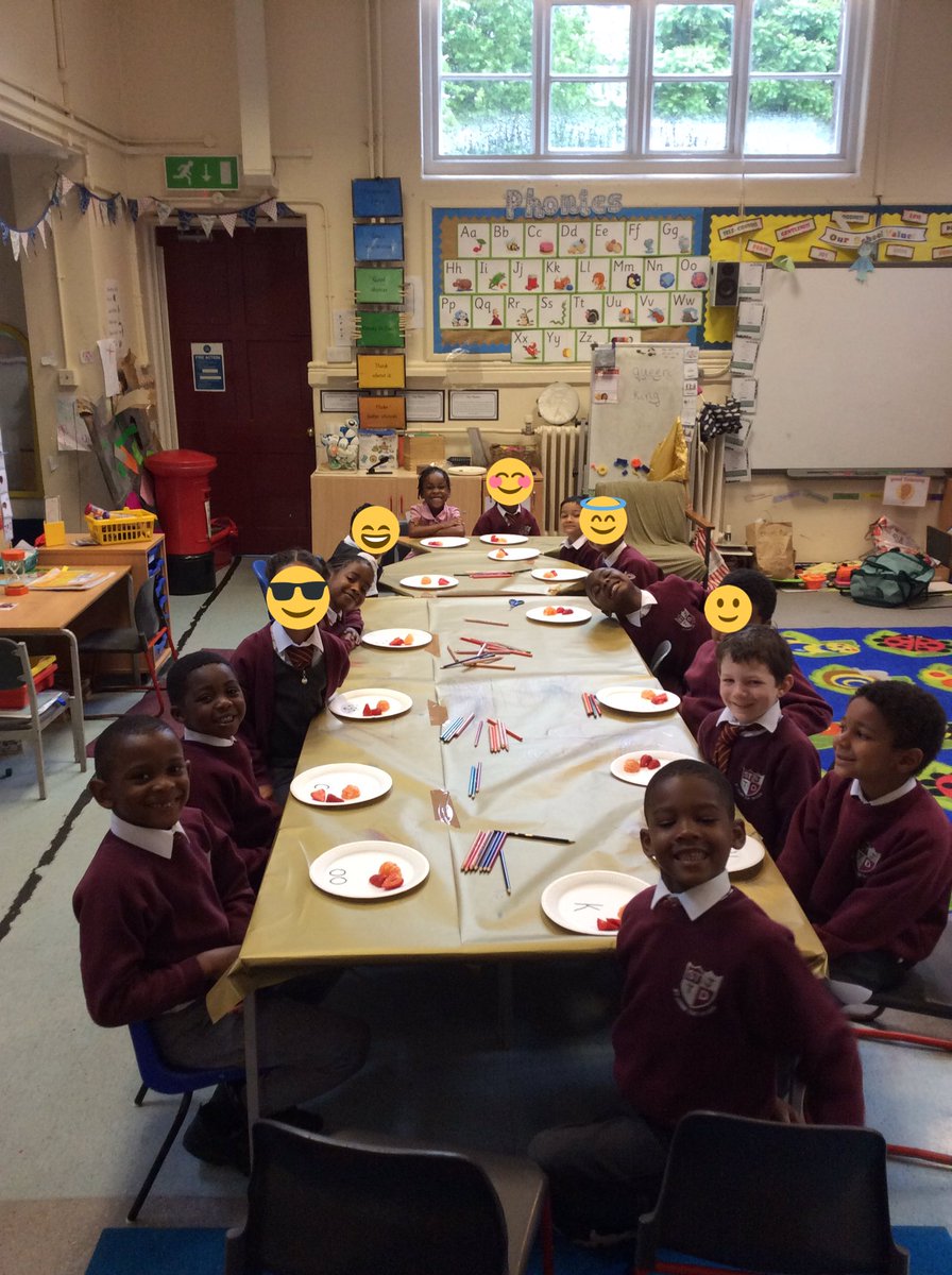 SJTDReception's tweet photo. Reception have enjoyed a phonics banquet in the castles grand hall today! Using our phonics to spell our royal words. #castlesanddragons #banquet @SJTDPrimary https://t.co/gBwxud8B4z