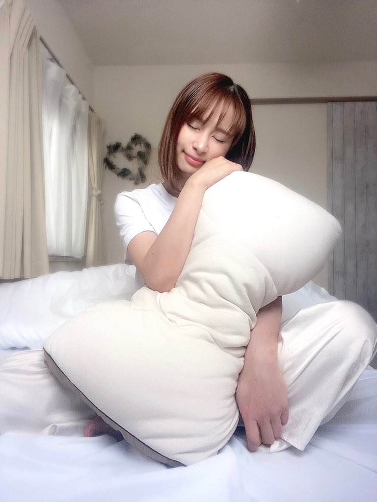 hamihamihamiru's tweet photo. ヨドバシ梅田のピロースタンドでオーダーメイド枕を作ったら睡眠の質がぐんとup🥰🙌
予約すると自分にあった枕選びのお手伝いをしてくれます🌙
https://t.co/CFipGrnjH8
#ピロースタンドヨドバシ梅田 #自分へのご褒美 #オーダーメイドまくら #ピロースタンド #ヨドバシ梅田 #睡眠負債 #枕 #寝心地 #PR https://t.co/cEcX87A3xj