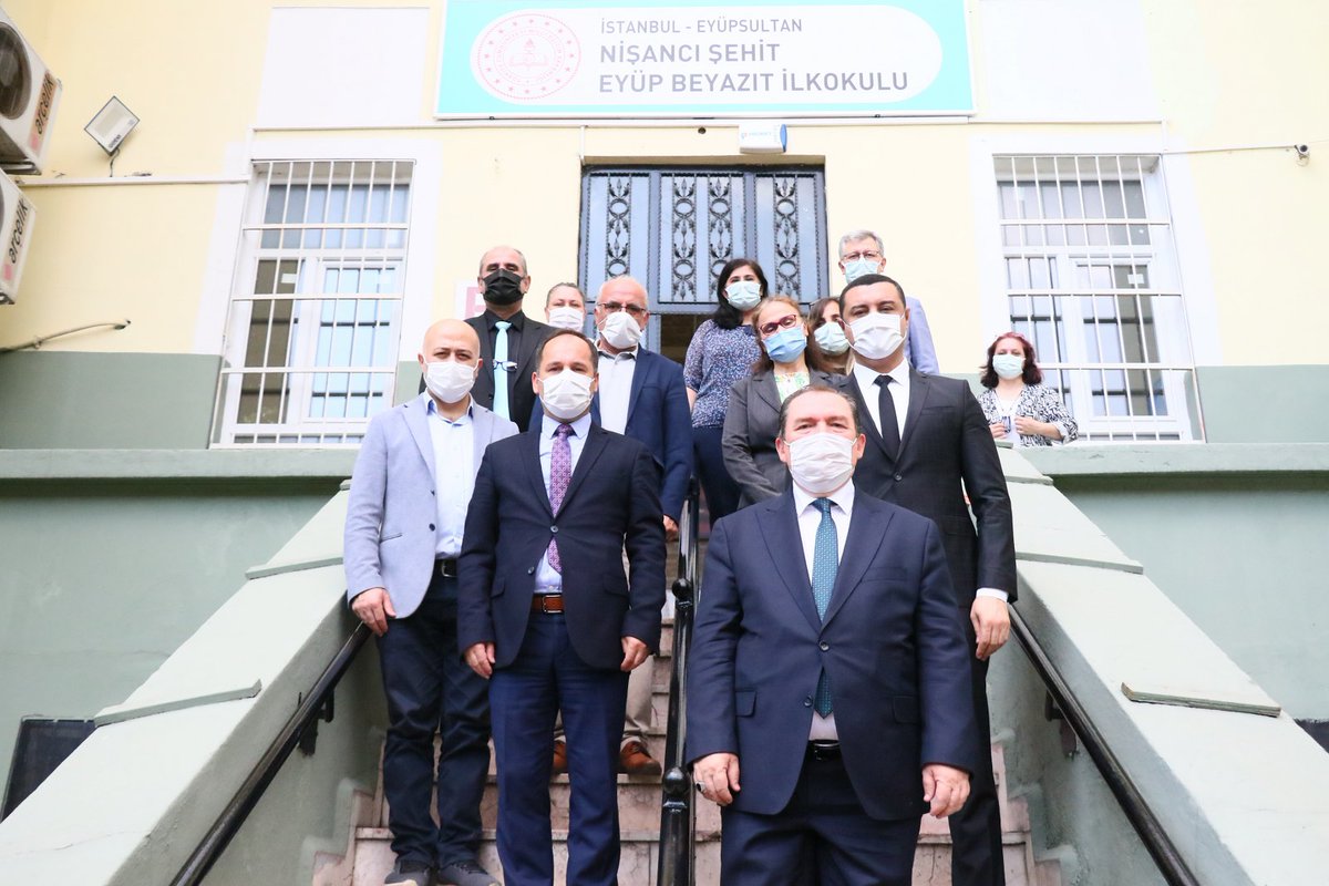 Eyüpsultan Kaymakamı <a href="/ihsankara41/">ihsan kara</a> , <a href="/eyupnisancii/">Nişancı Şehit Eyüp Beyazıt İlkokulu</a> İlkokulu'nu ziyaret ederek, öğretmen ve öğrencilerle bir araya geldi.