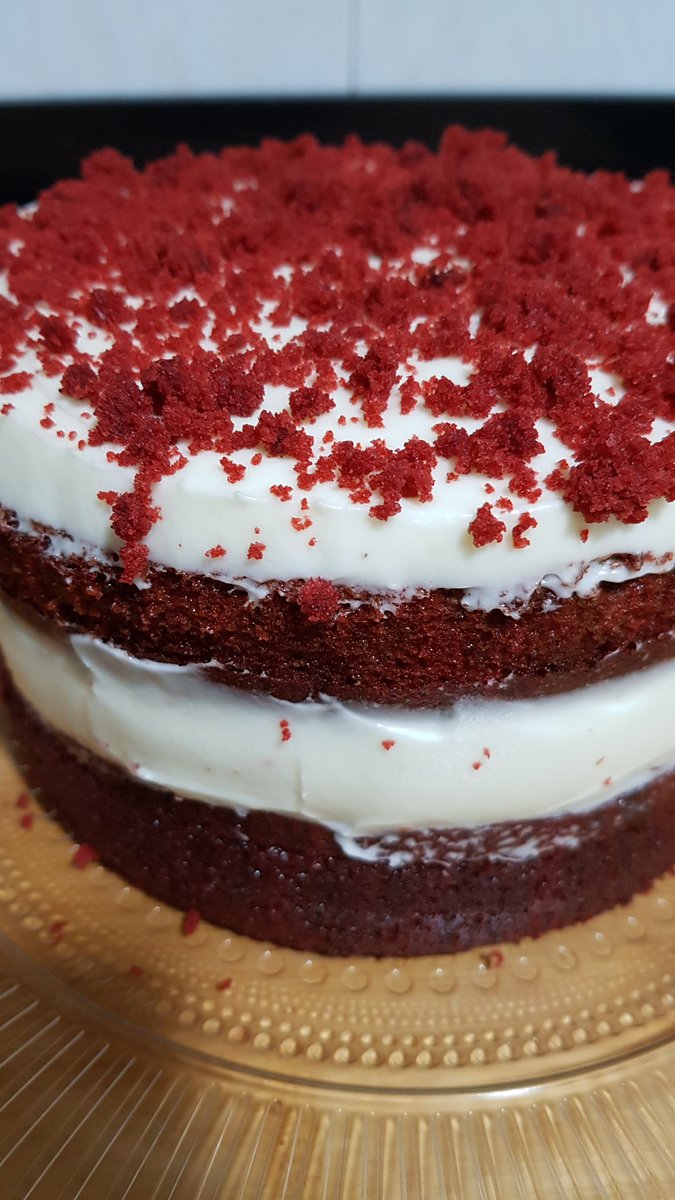 FlandePoster's tweet photo. Hola Flanes!!! Ya es viernes y os traigo nueva receta para la sección #FilmFoodFactory, una riquísima #RedVelvet para chuparse los dedos
Siempre es buen día para darse un homenaje y está tarta es la indicada!
Espero que os guste, feliz fin de semana!!! 😁 https://t.co/Fe1GZNN2FH https://t.co/bNP8eU4D9M