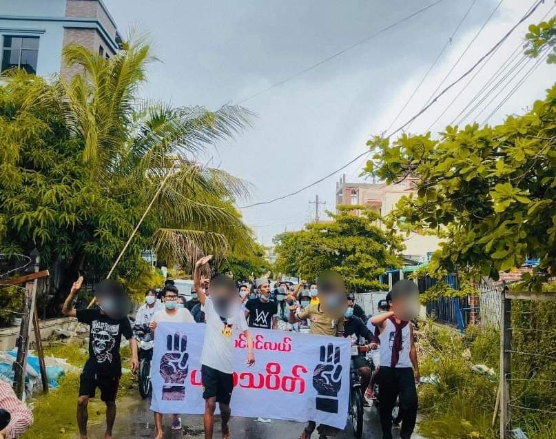 Chanapai247's tweet photo. Regular Mandalay #AungPinLel strike marched on streets and chanted for abolishing of military dictatorship .
#June18Coup
#WhatsHappeningInMyanmar
#MilkTeaAlliance https://t.co/1JAw77nAx9